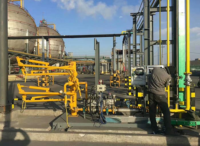 3.jpg 汽(火)車(chē)槽車(chē)裝卸車(chē)鶴管(流體裝卸臂)現(xiàn)場(chǎng)圖 3.jpg 汽(火)車(chē)槽車(chē)裝卸車(chē)鶴管(流體裝卸臂)現(xiàn)場(chǎng)圖